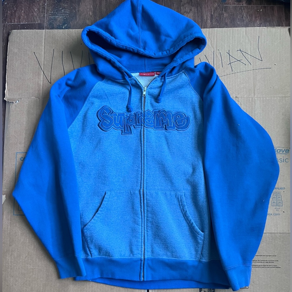 *SOLD* Supreme Hoodie Graffiti
